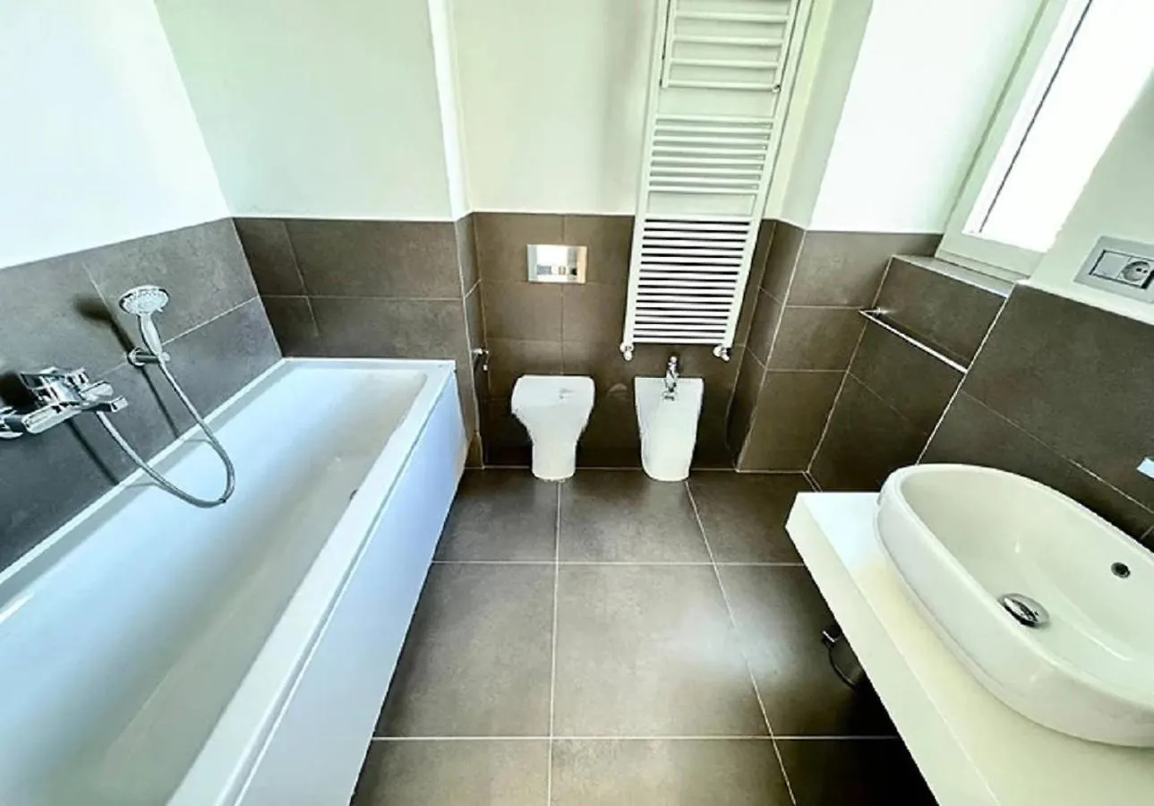 Ferienhaus Elegante 3 locali con 2 Bagni nel Cuore di Milano